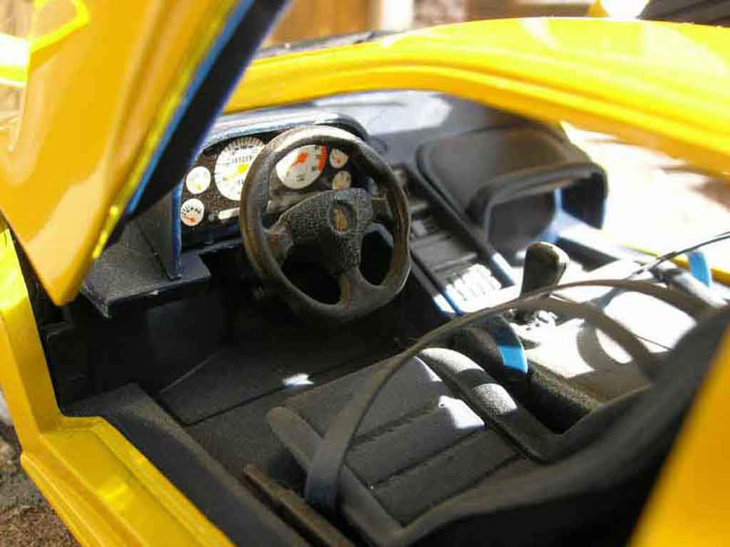 Lamborghini Diablo 1990 yellow 1/18 Maisto