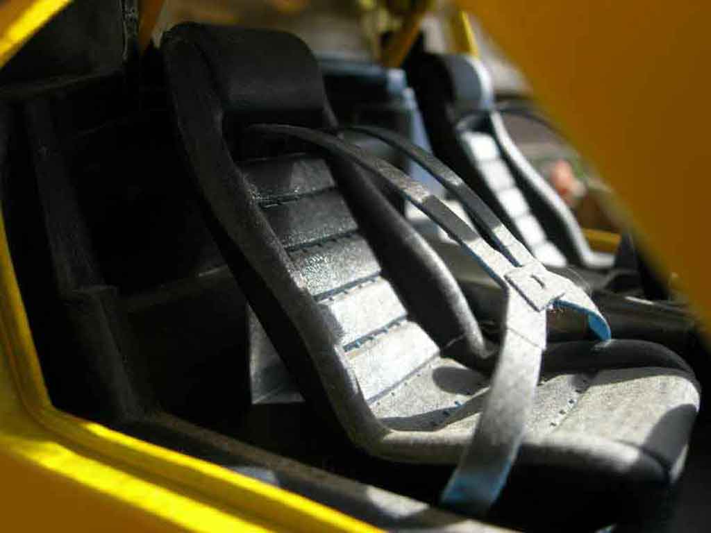 Lamborghini Diablo 1990 yellow 1/18 Maisto