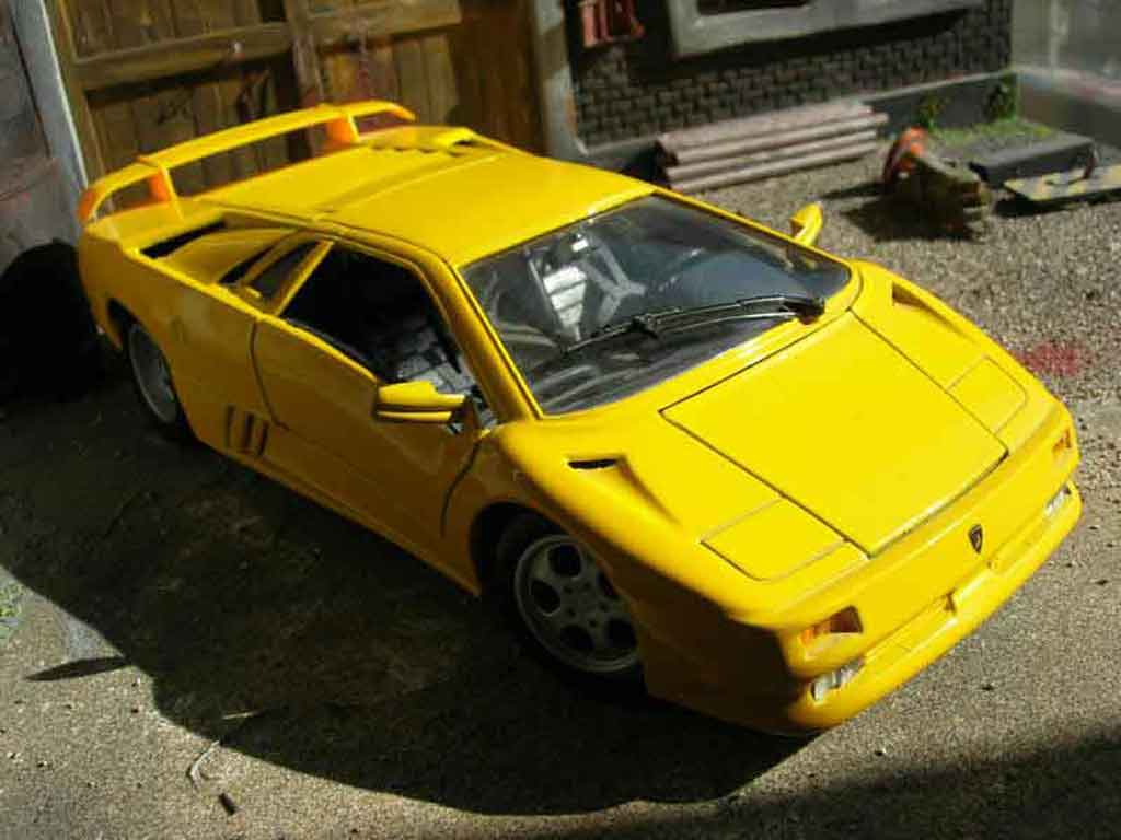 Lamborghini Diablo 1990 yellow 1/18 Maisto