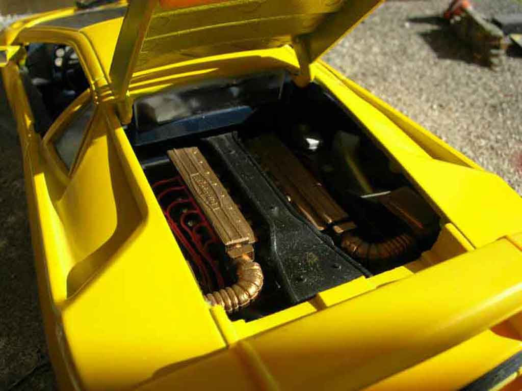 Lamborghini Diablo 1990 yellow 1/18 Maisto