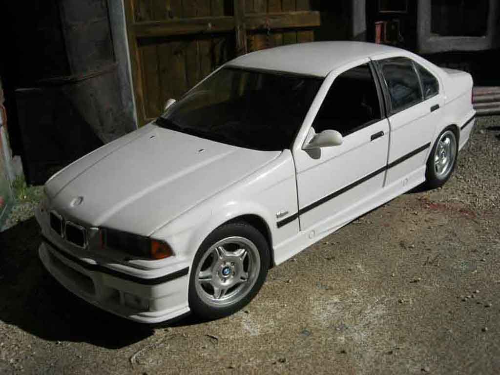 Bmw M3 E36 berline 1/18 Ut Models E36 berline white diecast model cars