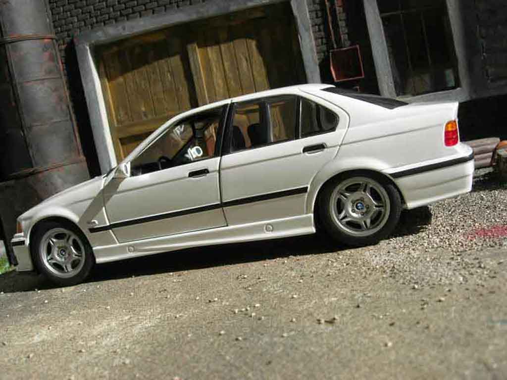 Bmw M3 coupe E36 berline white 1/18 Ut Models