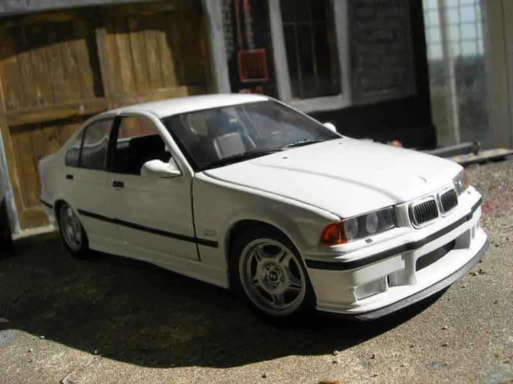 Bmw M3 coupe E36 berline white 1/18 Ut Models