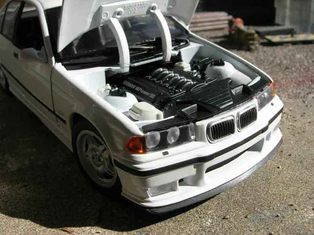 Bmw M3 coupe E36 berline white 1/18 Ut Models