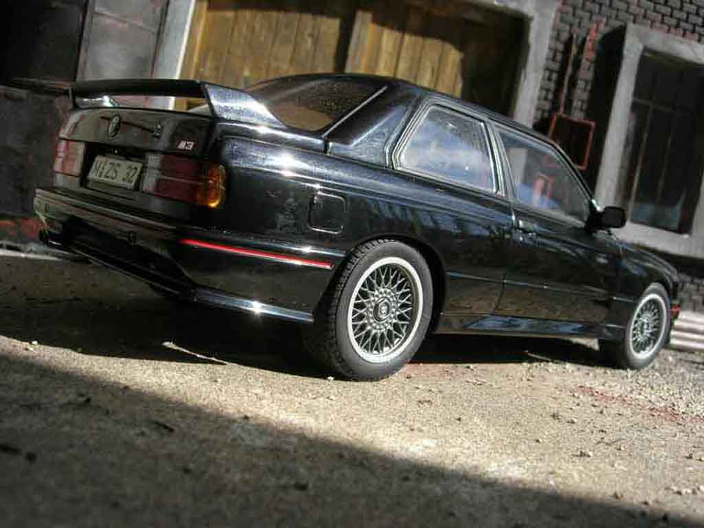 Bmw M3 Sport Evolution E30 black 1/18 Autoart
