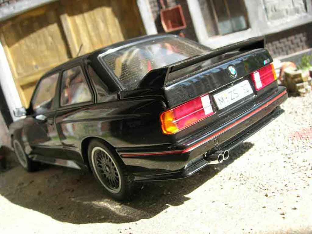Bmw M3 Sport Evolution E30 black 1/18 Autoart
