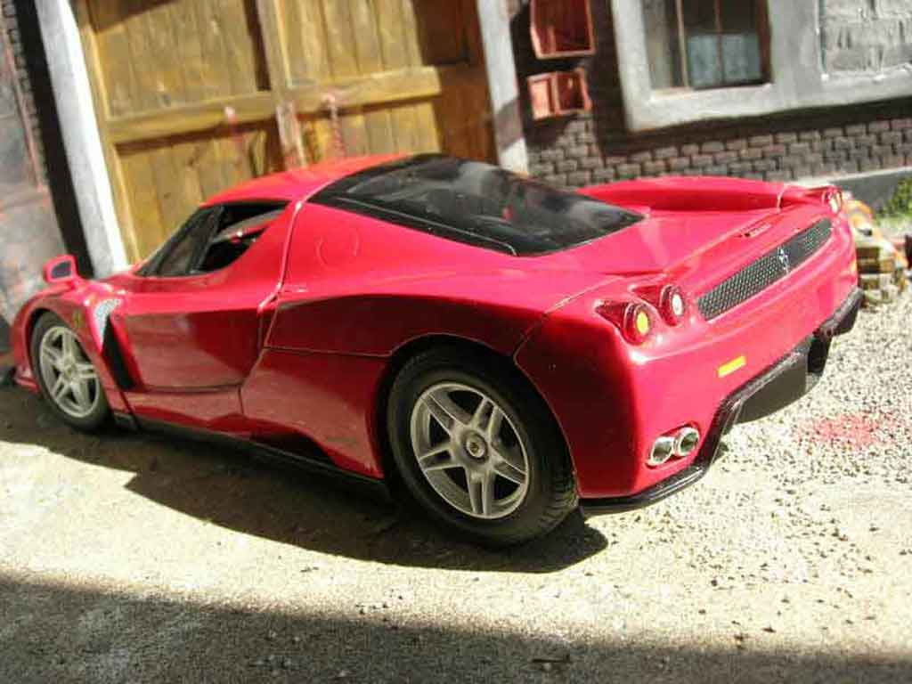 Ferrari Enzo Coupe red 1/18 Hot Wheels