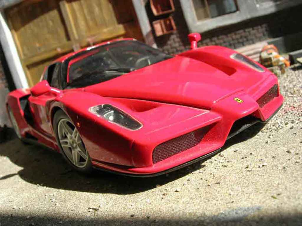 Ferrari Enzo 1/18 Hot Wheels red diecast model cars