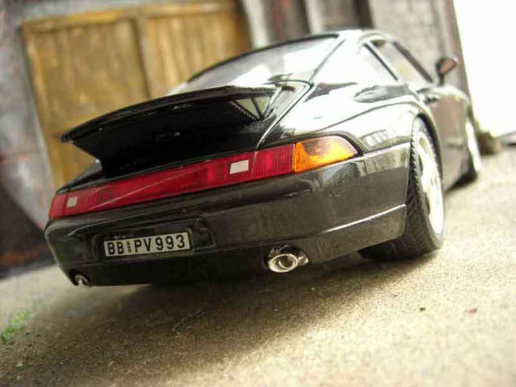 Porsche 911 Carrera 2 black 1/18 Burago