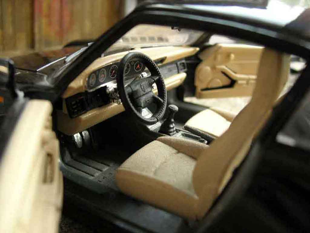 Porsche 911 Carrera 2 black 1/18 Burago