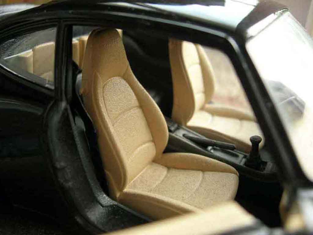 Porsche 911 Carrera 2 black 1/18 Burago