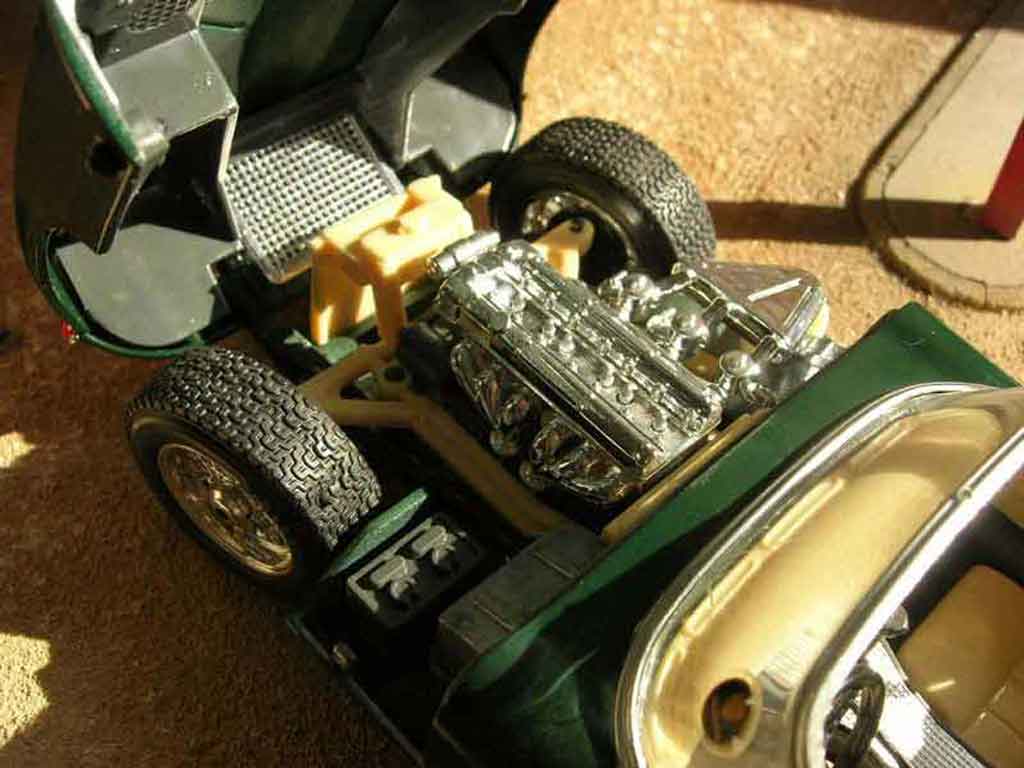 Jaguar E-Type 1961 green 1/18 Burago