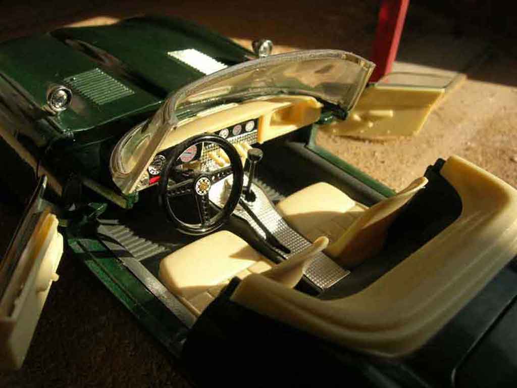Jaguar E-Type 1961 green 1/18 Burago