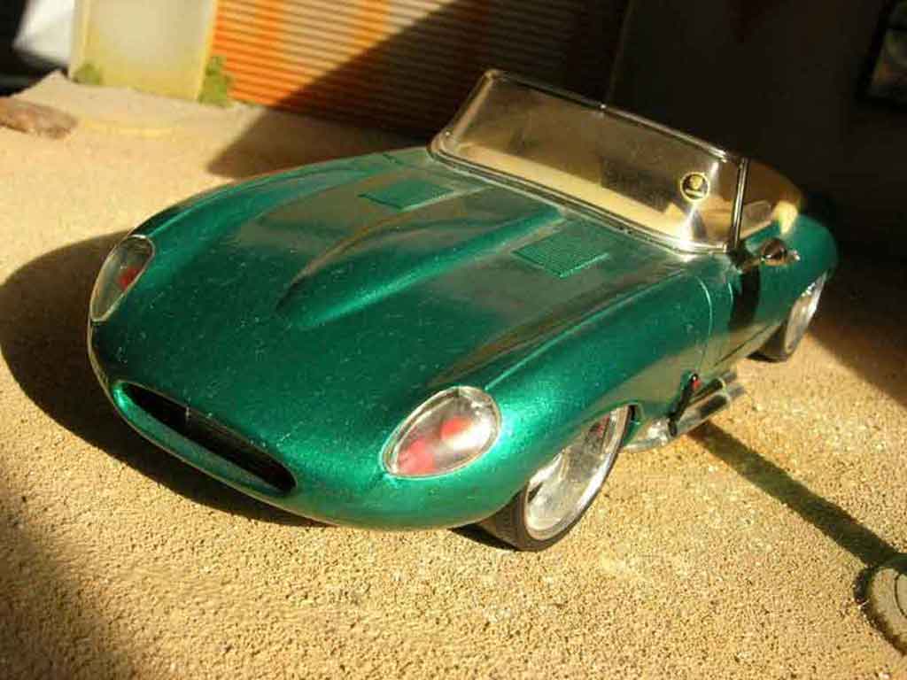 Jaguar E-Type 1961 dub 1/18 Burago