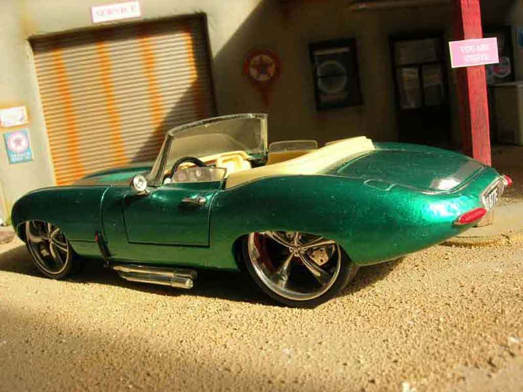 Jaguar E-Type 1961 dub 1/18 Burago