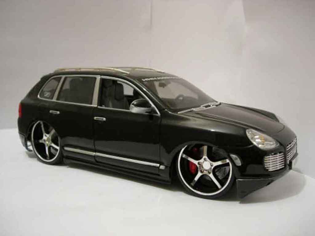 Porsche Cayenne Turbo S 1/18 Maisto Turbo s black diecast model cars
