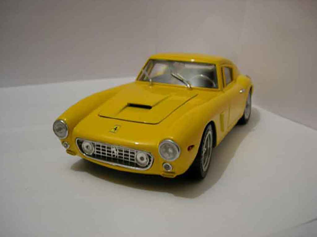 Ferrari 250 GT 1961 1/18 Universal Hobbies GT 1961 berlinette diecast model cars
