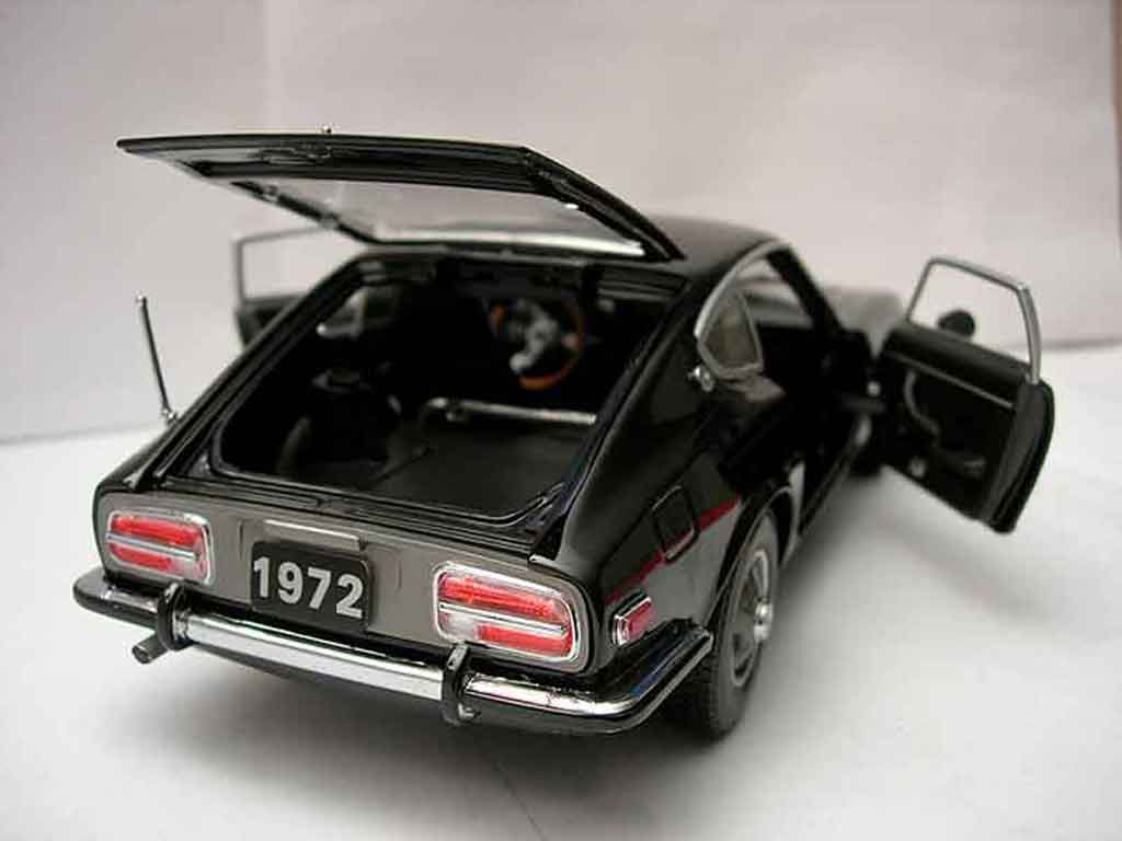 Datsun 240Z Coupe black 1/18 Sun Star