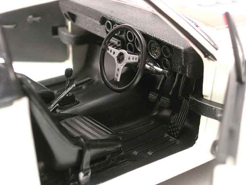 Nissan Skyline 2000 gt-r kpgc10 #6 1/18 Kyosho
