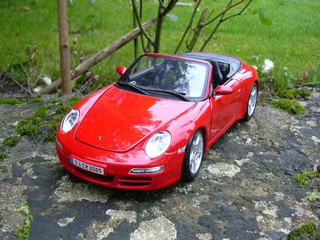 Porsche 911 Cabriolet Convertible S red 1/18 Maisto
