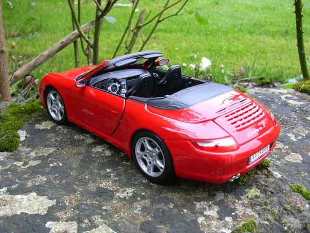 Porsche 911 Cabriolet Convertible S red 1/18 Maisto