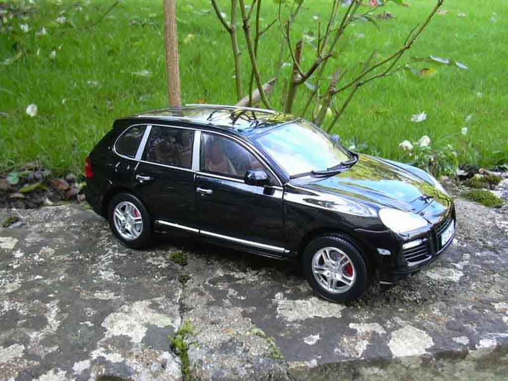 Porsche Cayenne Turbo S black 2007 1/18 Norev