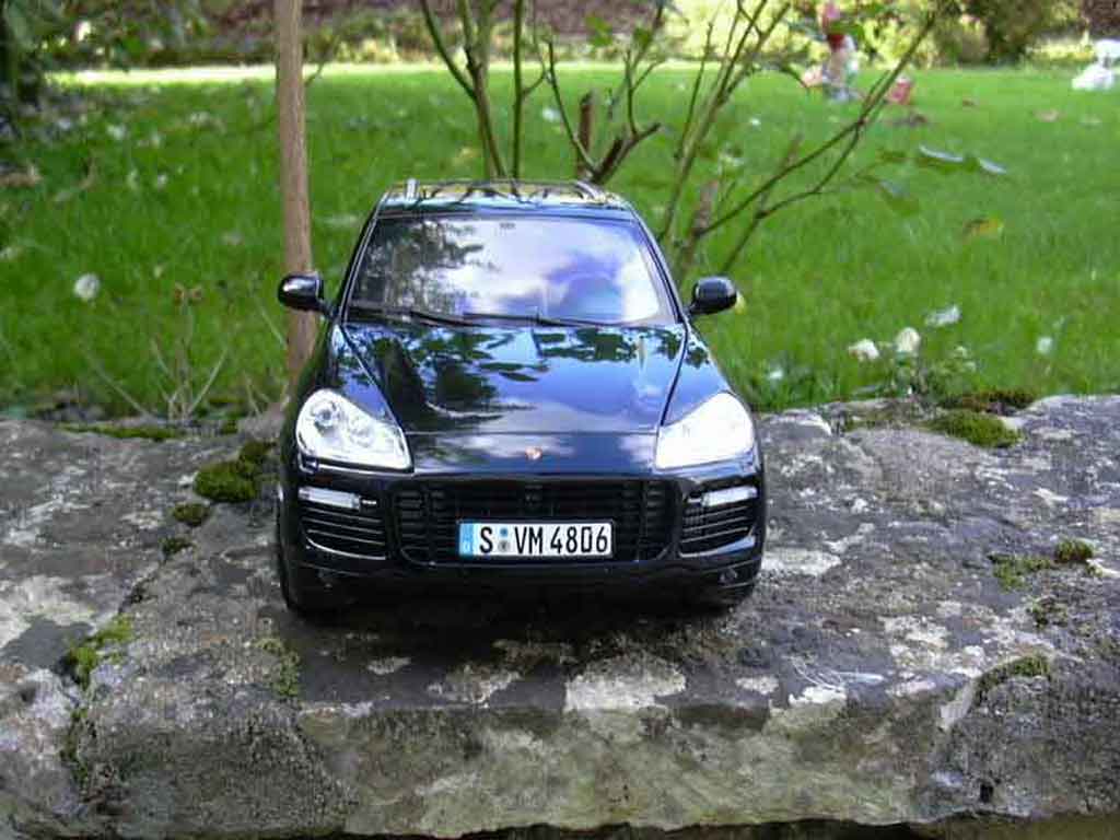 Porsche Cayenne Turbo S black 2007 1/18 Norev