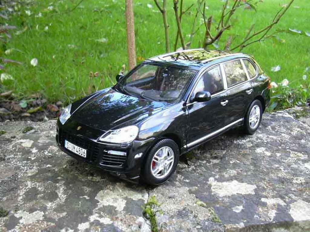 Porsche Cayenne Turbo S black 2007 1/18 Norev