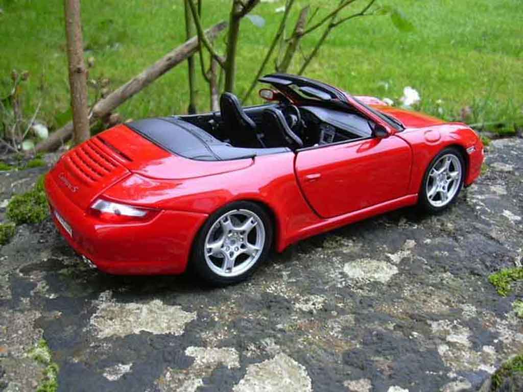 Porsche 911 Cabriolet Convertible S red 1/18 Maisto