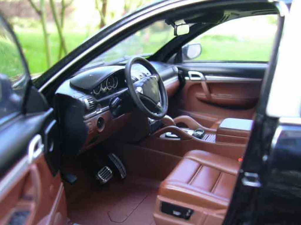 Porsche Cayenne Turbo S black 2007 1/18 Norev