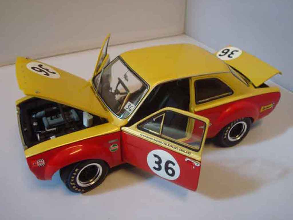 Ford RS 1600 Rally twincam competition #36 1/18 Minichamps