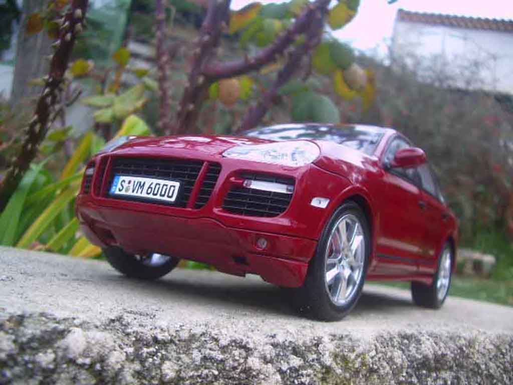 Porsche Cayenne GTS red 1/18 Norev