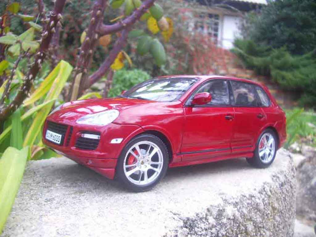 Porsche Cayenne GTS red 1/18 Norev