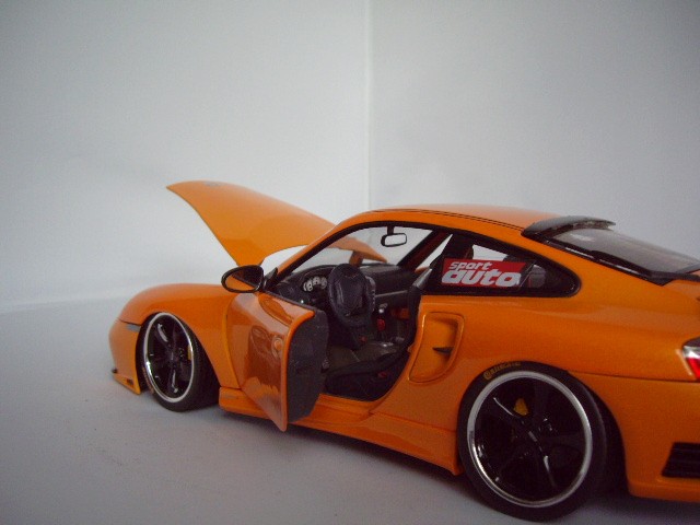 Porsche 911 Turbo techart orange 1/18 Hotworks
