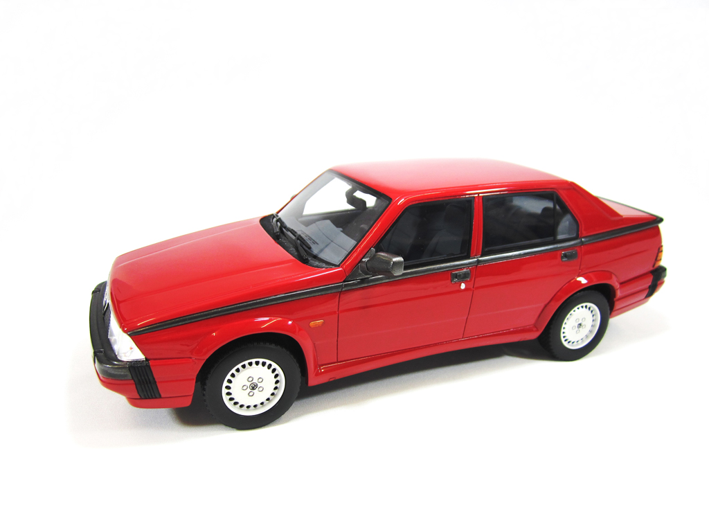 Alfa Romeo 75 3.0 v6 LM087 red 1/18 Laudoracing Models