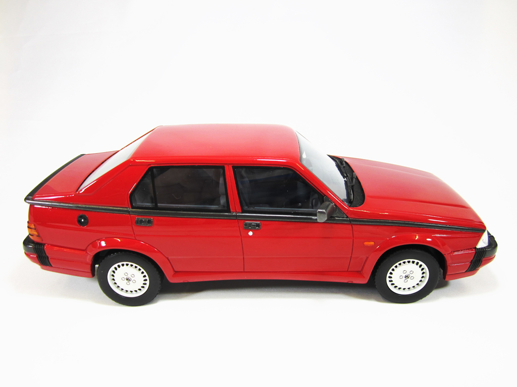 Alfa Romeo 75 3.0 v6 LM087 red 1/18 Laudoracing Models