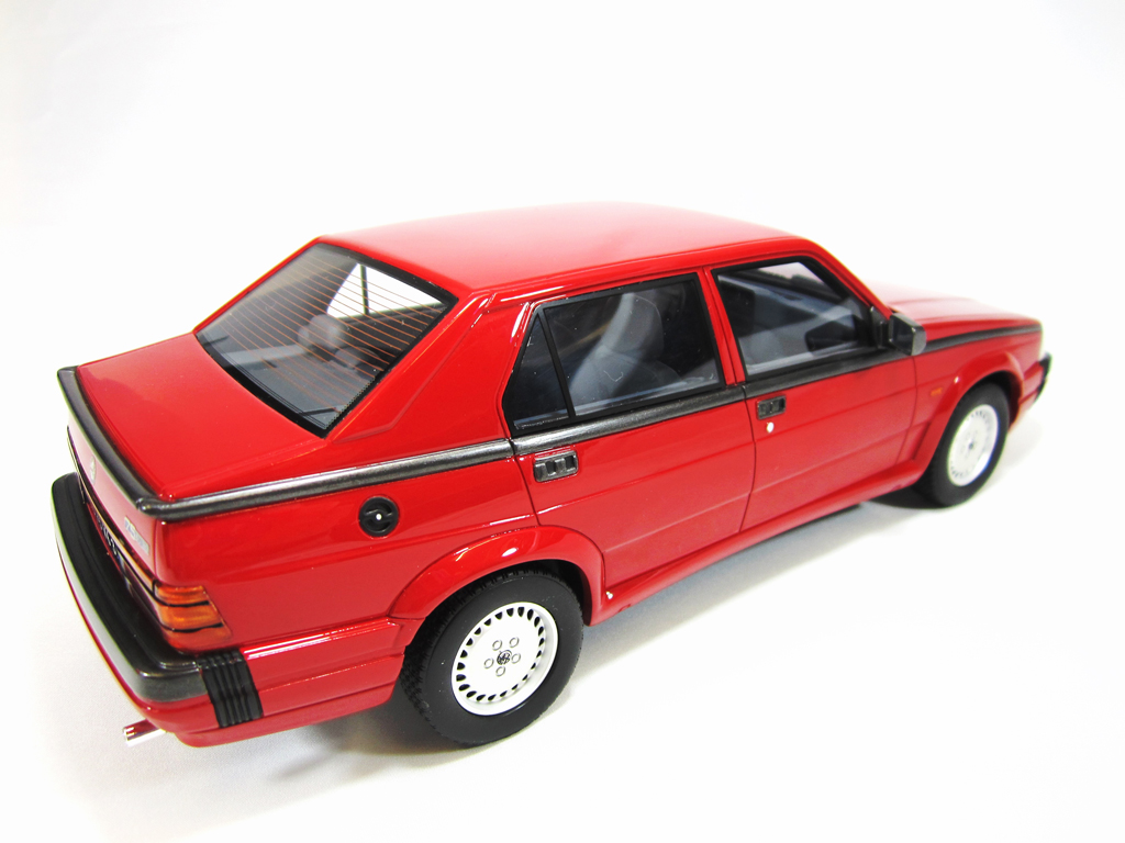 Alfa Romeo 75 3.0 v6 LM087 red 1/18 Laudoracing Models