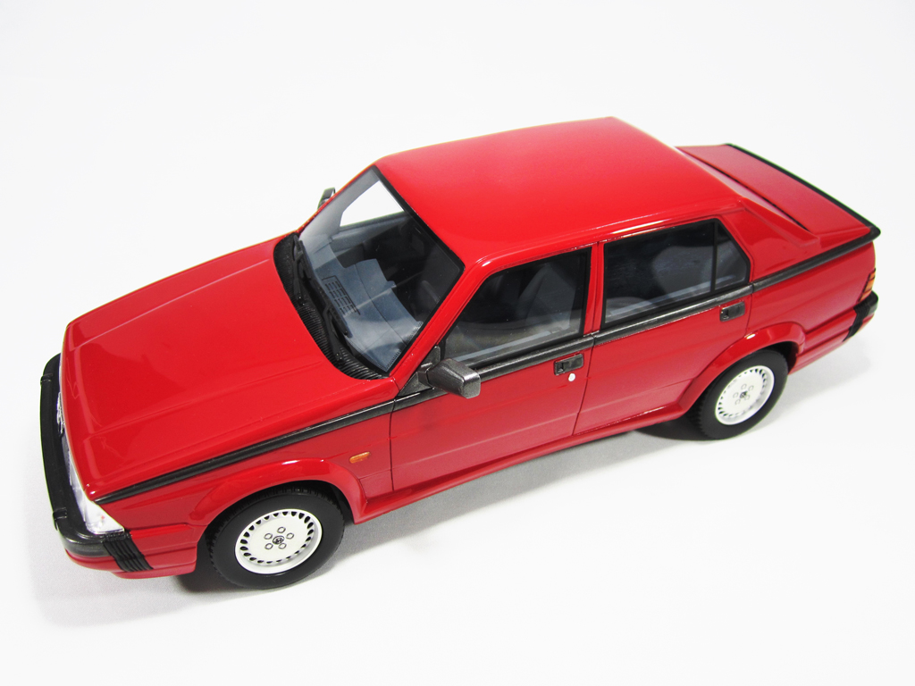 Alfa Romeo 75 3.0 v6 LM087 red 1/18 Laudoracing Models