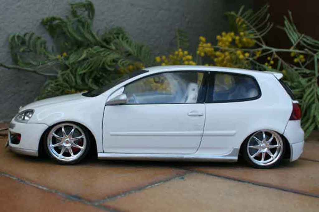 Volkswagen Golf GTI alpine white sono 1/18 Norev