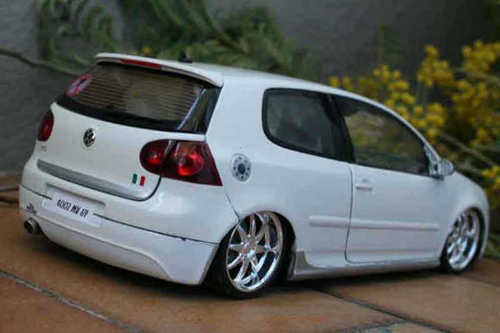Volkswagen Golf GTI alpine white sono 1/18 Norev