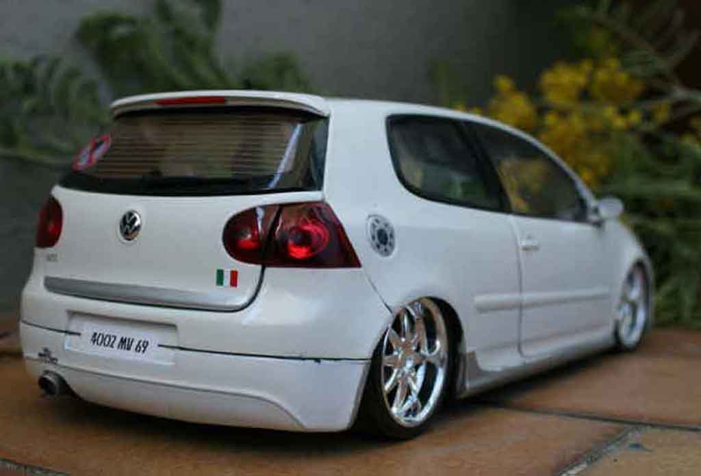 Volkswagen Golf GTI alpine white sono 1/18 Norev