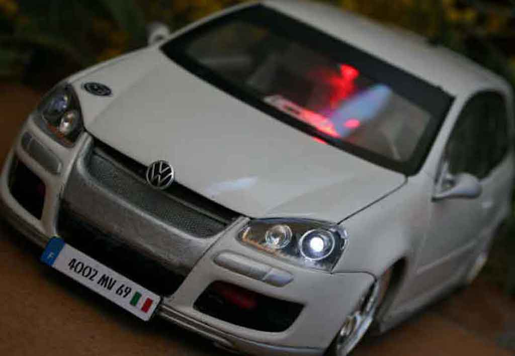 Volkswagen Golf GTI alpine white sono 1/18 Norev