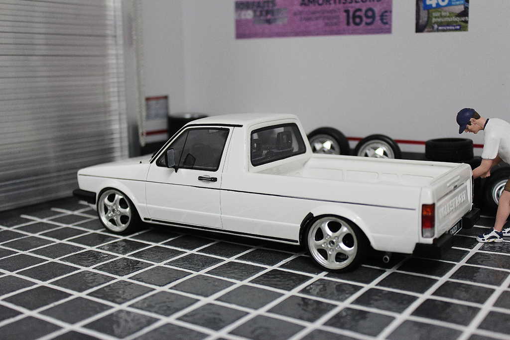 Volkswagen Caddy Base white jantes porsche 17 pouces 1/18 Ottomobile