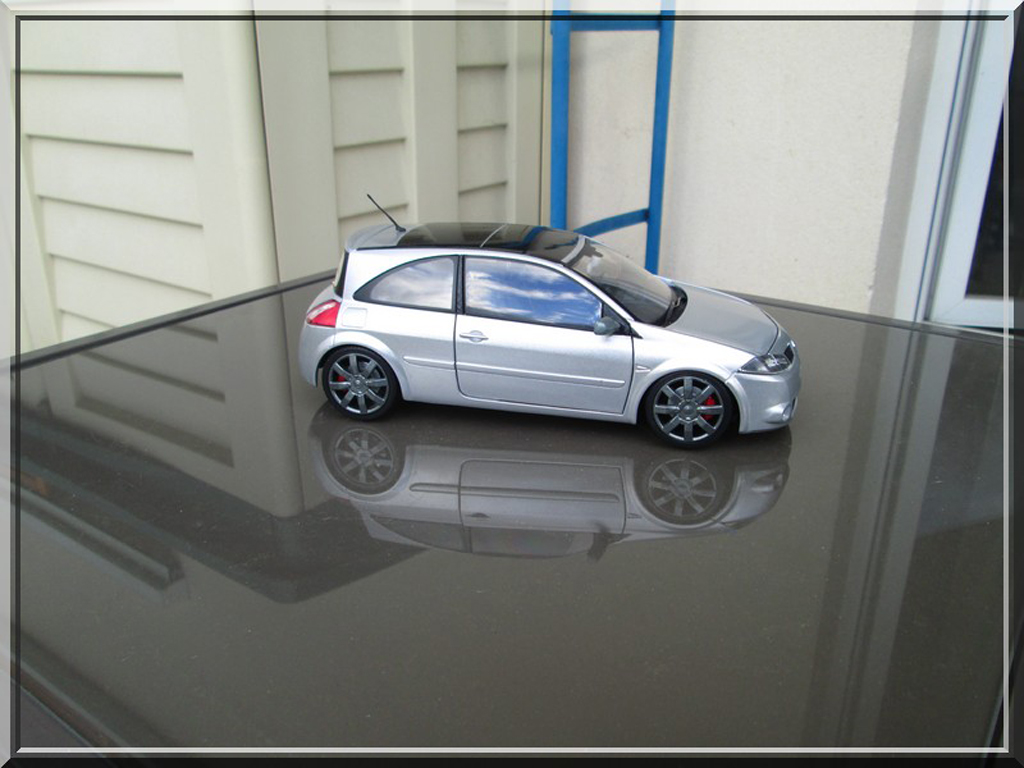 Renault Megane RS grey 1/18 Burago