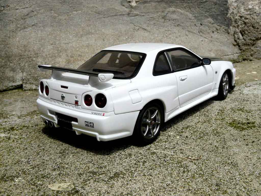 Nissan Skyline R34 blanche gn1 1/18 Autoart