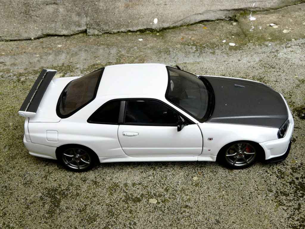 Nissan Skyline R34 blanche gn1 1/18 Autoart