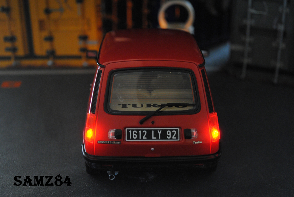 Renault 5 Alpine Turbo Rouge LED 1/18 Ottomobile