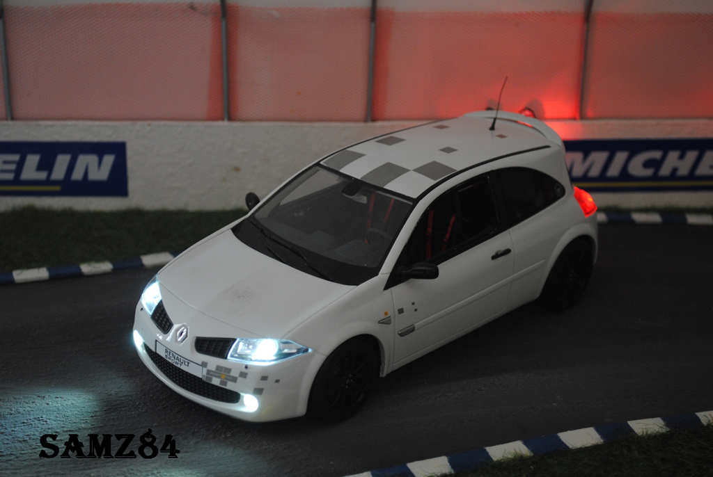Renault Megane R26R white Safety Car LED 1/18 Ottomobile