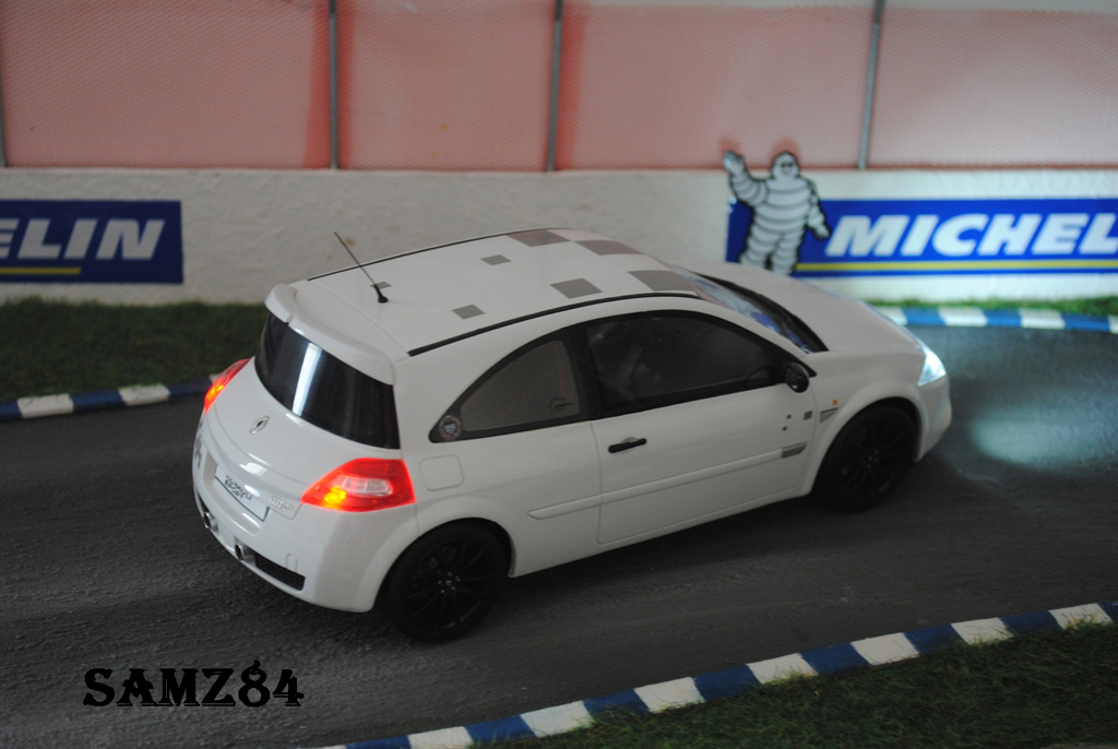 Renault Megane R26R white Safety Car LED 1/18 Ottomobile
