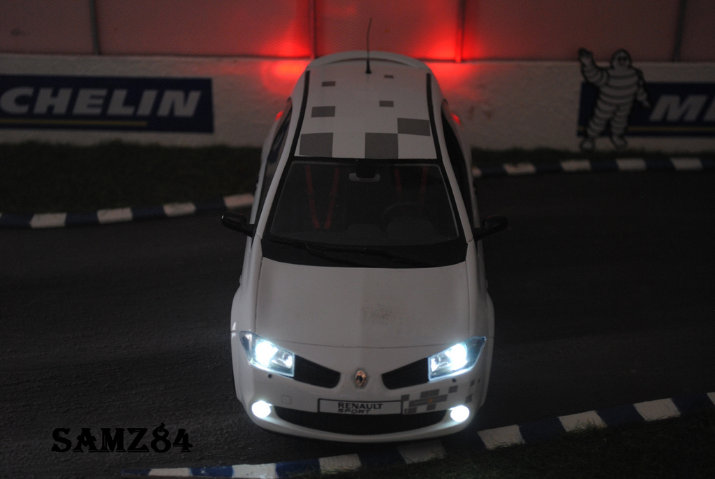 Renault Megane R26R white Safety Car LED 1/18 Ottomobile